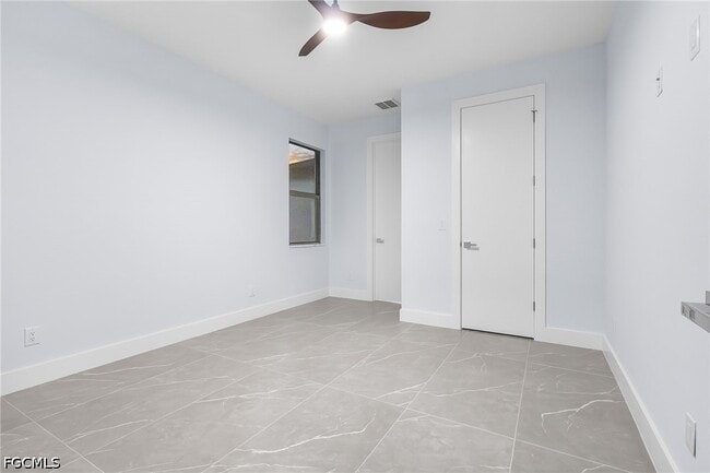 Building Photo - 142 SW 33rd Pl