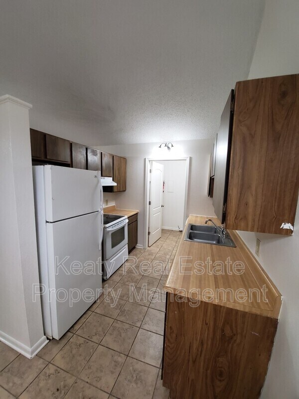 Foto del edificio - 803-2 Fox Run Avenue