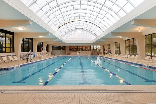 Foto del edificio - 1 Bay Club Dr