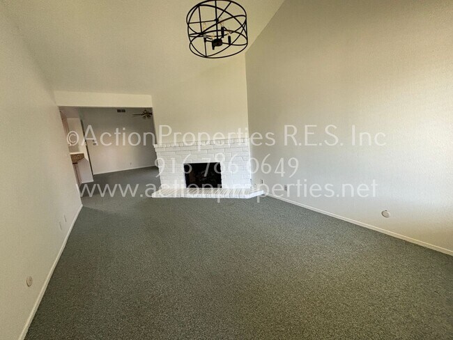 Building Photo - Duplex Great Location, Close to Shopping, ...