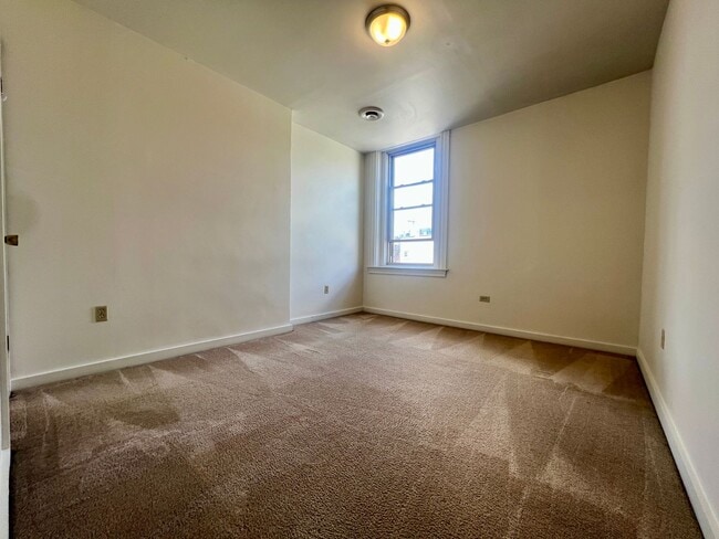 Building Photo - Fantastic Oakland 2Br! Great Location on t...