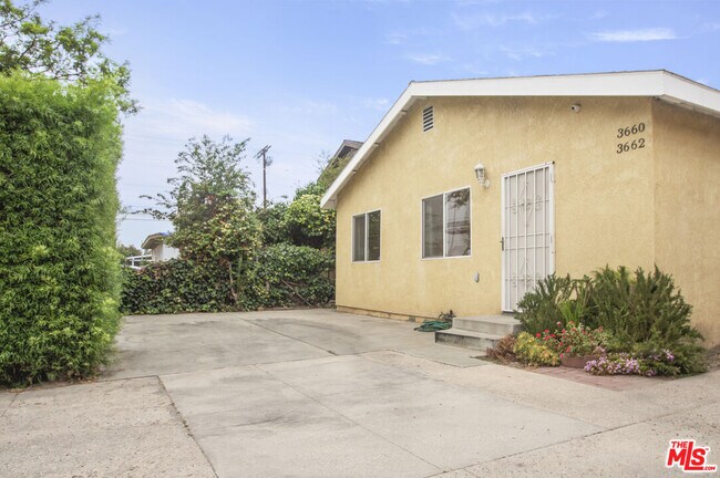 Foto del edificio - 3660 Halldale Ave