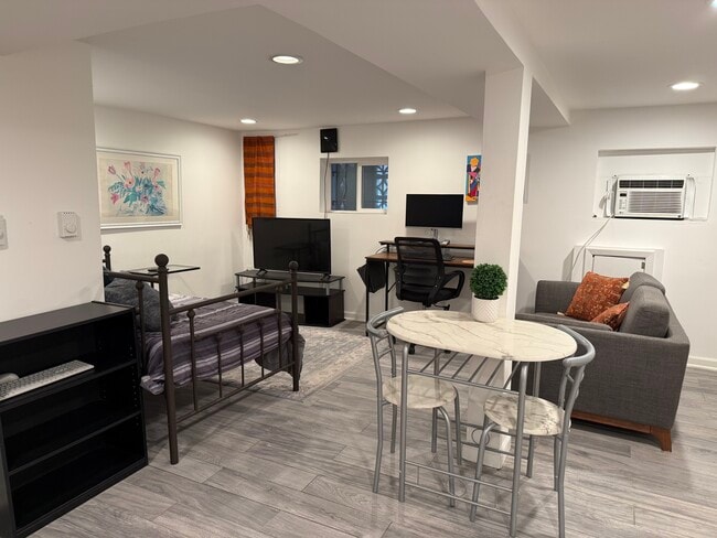 Building Photo - 4506 Iowa Ave NW