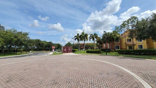 Building Photo - 6597 Old Farm Trl