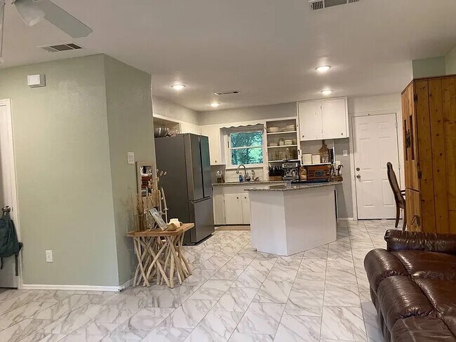 Foto del edificio - 211 Davidson Dr