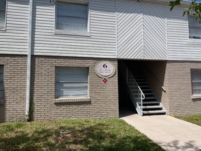 Building Photo - 7210 N Manhattan Ave