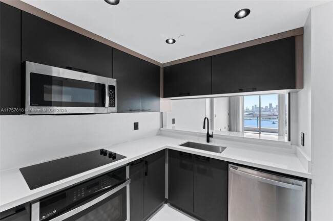 Building Photo - 540 West Ave