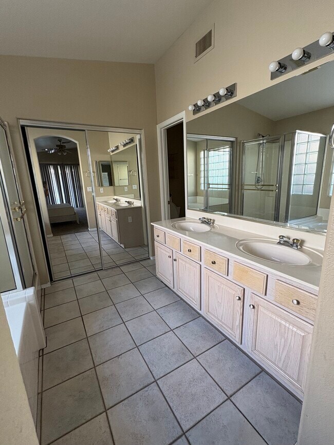 Building Photo - 8456 W Cherry Hills Dr