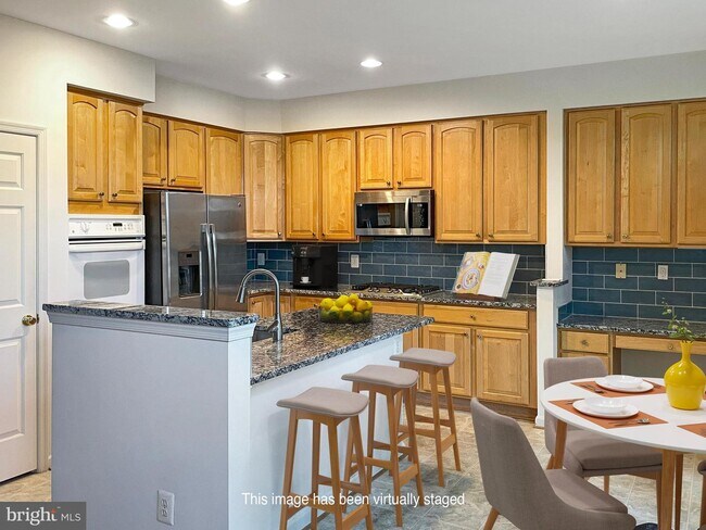 Building Photo - 2757 Manhattan Pl