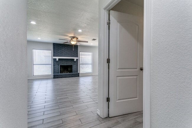 Foto del edificio - 3 Bedroom Home in El Chaparral Neighborhood