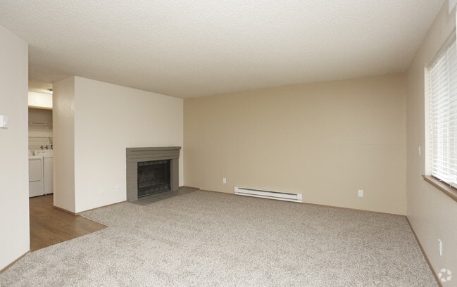 Building Photo - Scandia Knolls