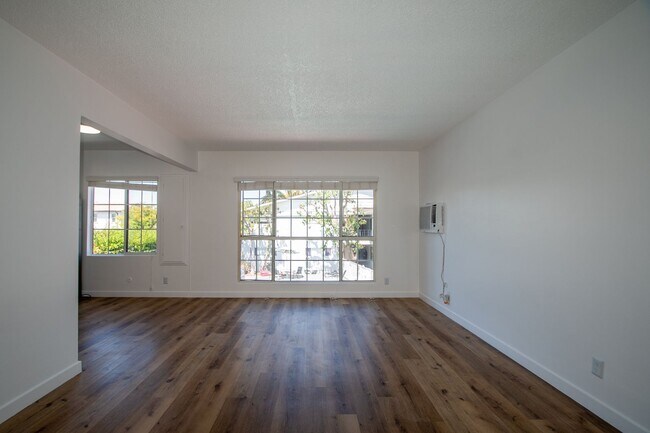 Foto del edificio - 5230 Vesper Ave