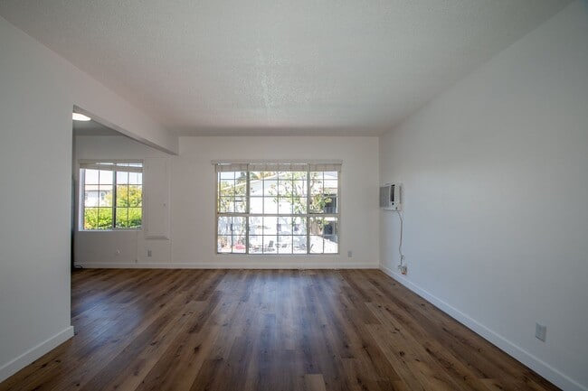 Building Photo - 5230 Vesper Ave