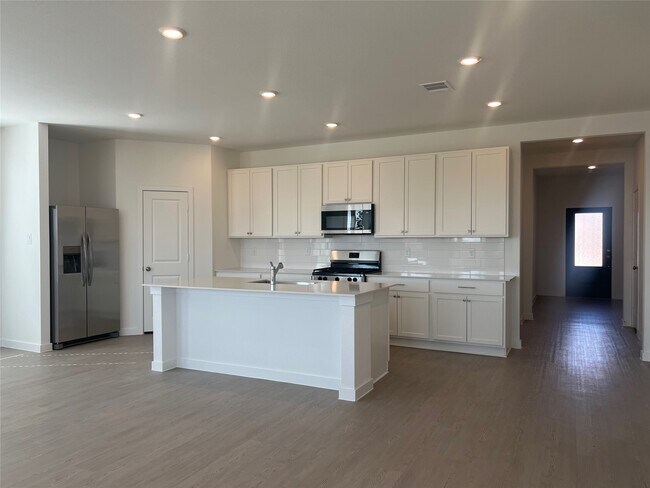 Building Photo - 10615 Summers Wy