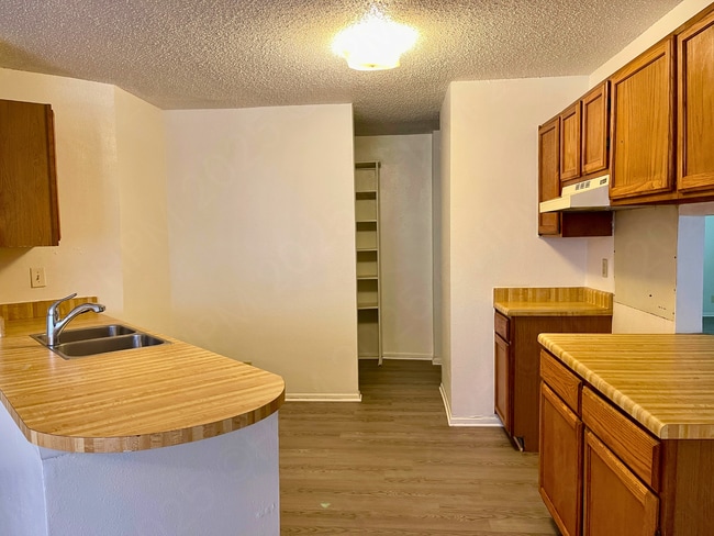Building Photo - 7315 Ridge Beach Dr