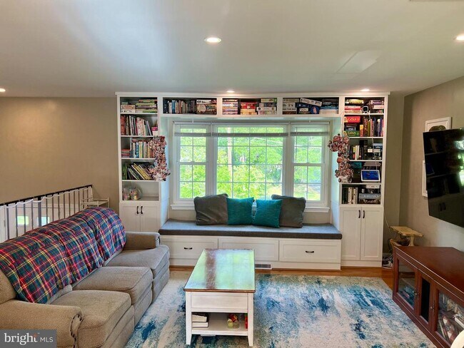 Foto del edificio - 7209 Popkins Farm Rd