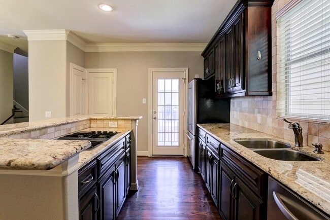 Building Photo - 923 Birdsall St