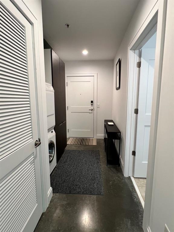 Building Photo - 905 Juniper St NE