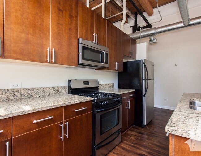 Building Photo - 7377 N Rogers Ave