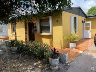 Building Photo - 1205 NW 23rd Ave