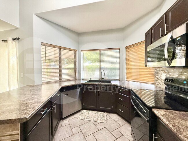 Foto del edificio - 1242 W Glenmere Dr
