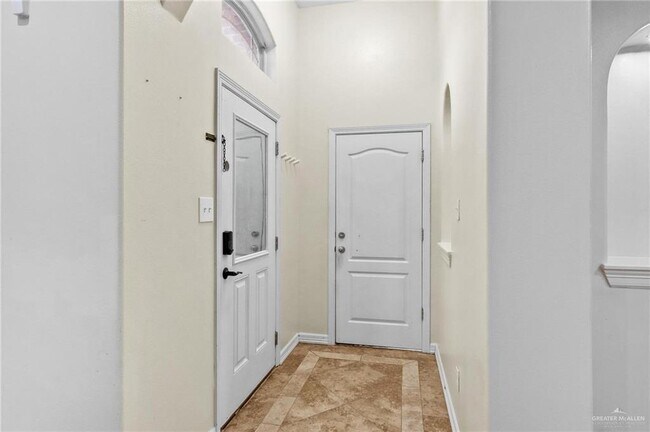 Foto del edificio - 1012 W Dawes Ave