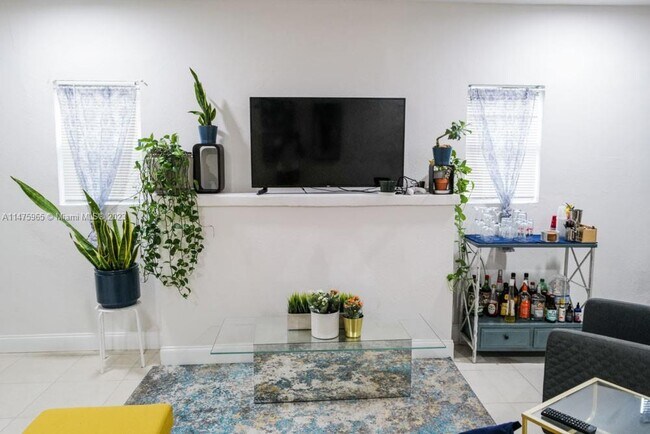 Foto del edificio - 1325 NW 55th St