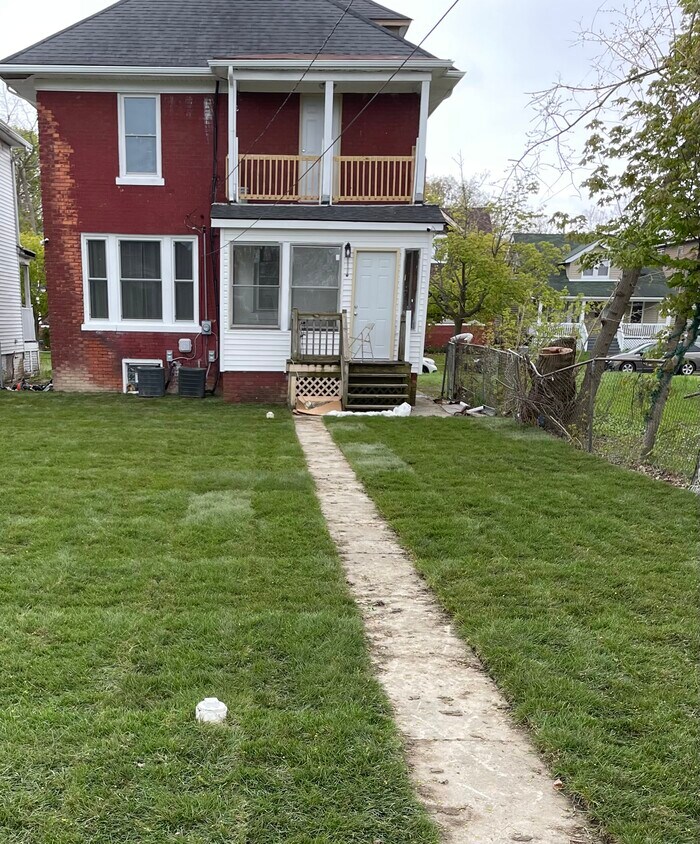 Primary Photo - 2958 Fischer St
