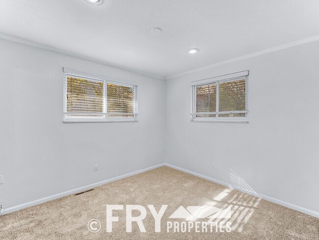 Foto del edificio - 6920-6930 W 25th Pl