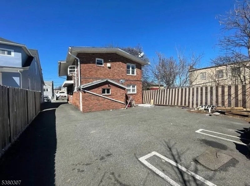 Primary Photo - 620 Essex Ave