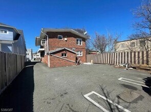 Building Photo - 620 Essex Ave