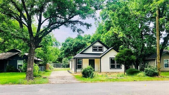 Building Photo - 411 Euclid St