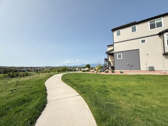 Building Photo - Immaculate 2-bedroom home with spanning mo...