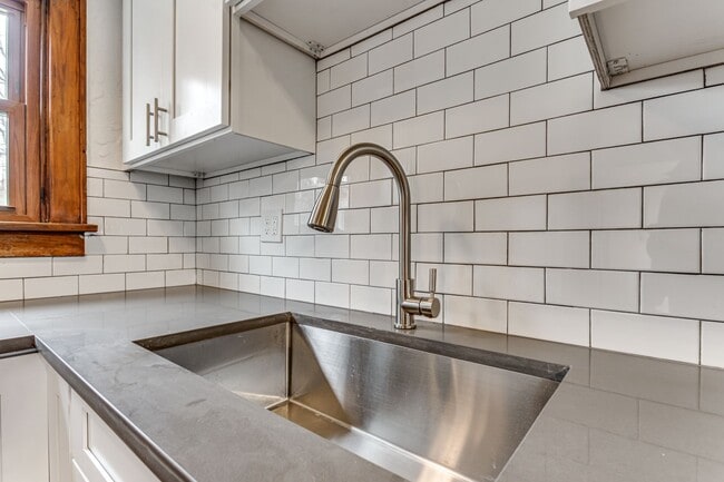 Building Photo - Beautiful 3 bedroom / 1.5 bathroom house i...