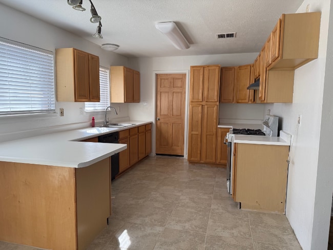 Building Photo - 2716 Beechwood St