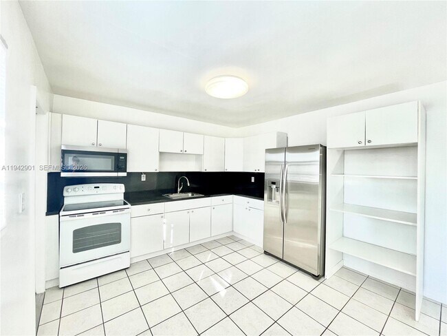 Foto del edificio - 18715 Atlantic Blvd