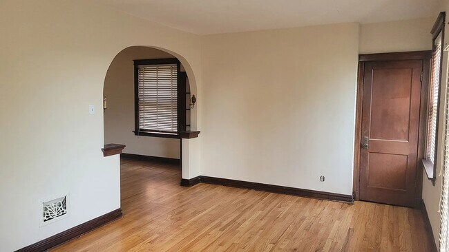 Building Photo - 5633 Finkman St