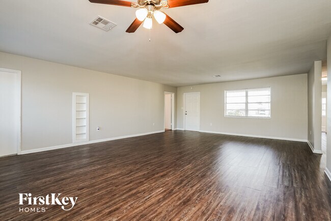 Foto del edificio - 21586 Edgewater Dr