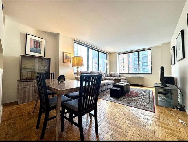 Building Photo - 62 W 62nd St