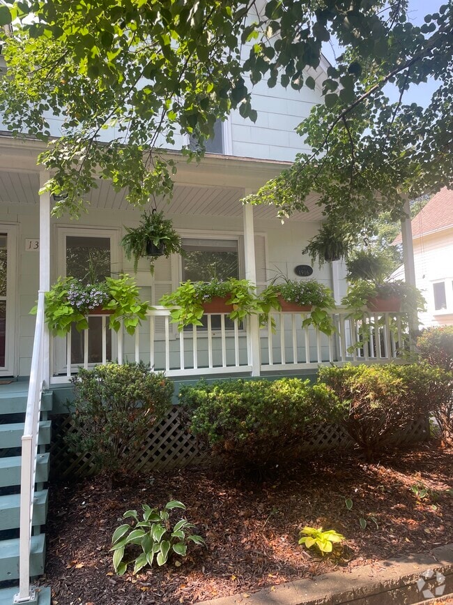 Building Photo - 137 Muir Rd