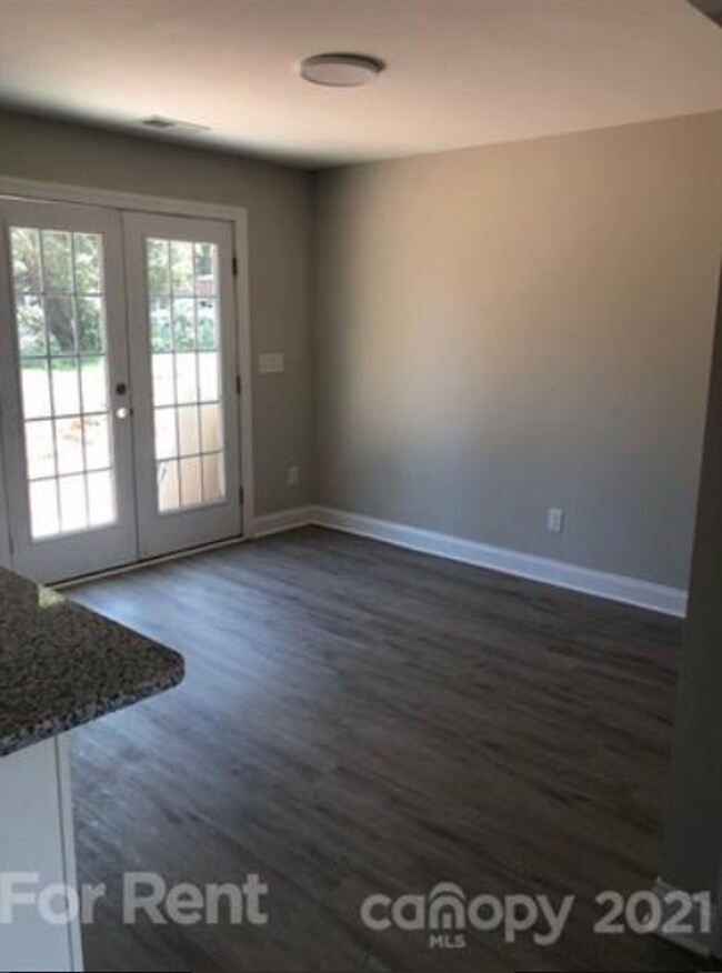 Building Photo - Brand new town home in Salisbury