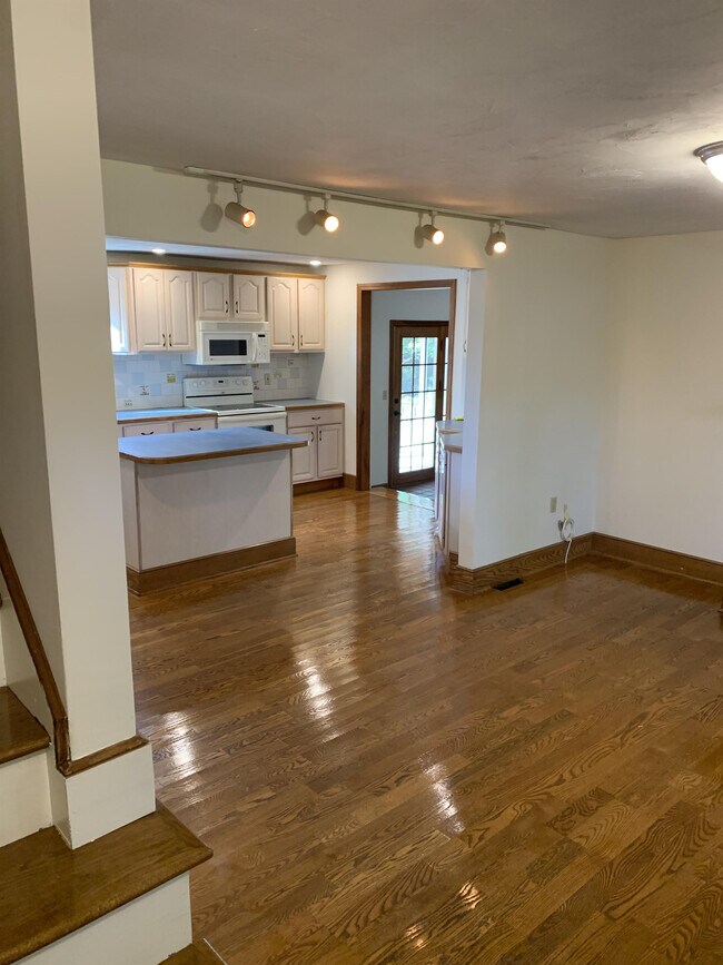 1359 Pulaski Blvd, Bellingham, MA 02019 Townhome Rentals in