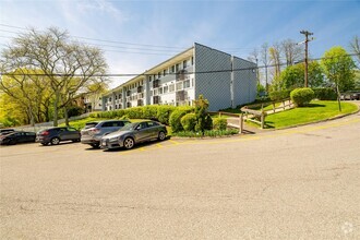 Building Photo - 5 Wyndover Woods Ln