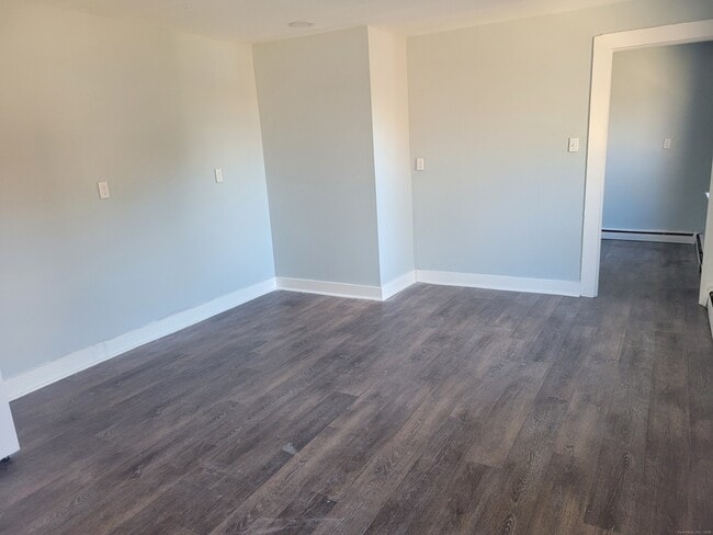 Building Photo - 2 Center St