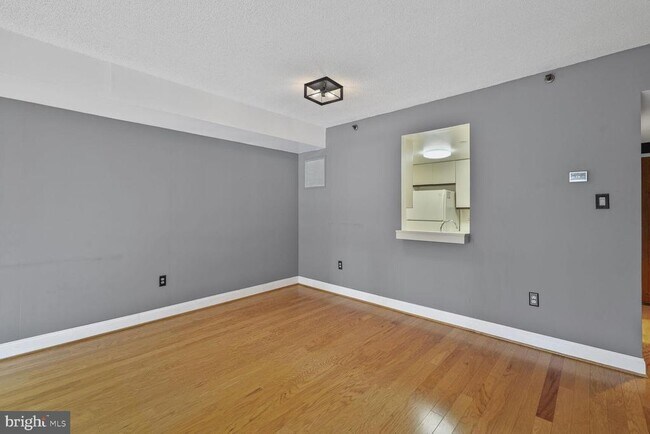 Foto del edificio - 1530 Key Blvd