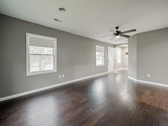 Foto del edificio - Charming 3-Bed, 2.5-Bath Home in Pinckney!