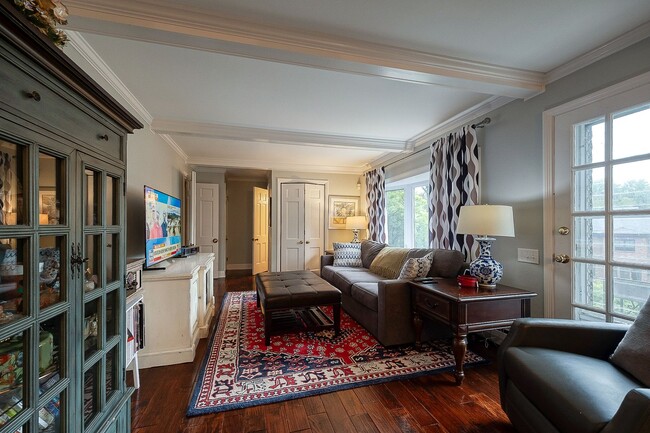 Building Photo - 4 Bedroom 3 1/2 Bath retreat with heated p...