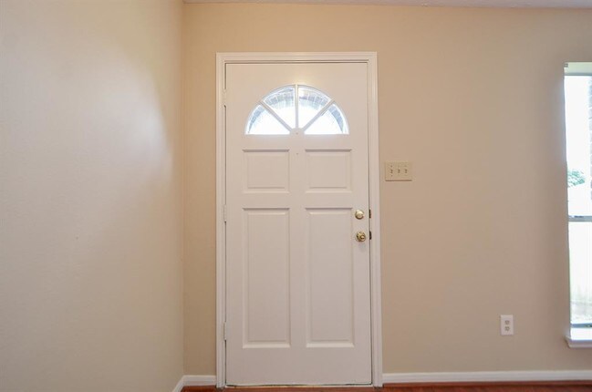 Building Photo - 13723 Wood River Dr