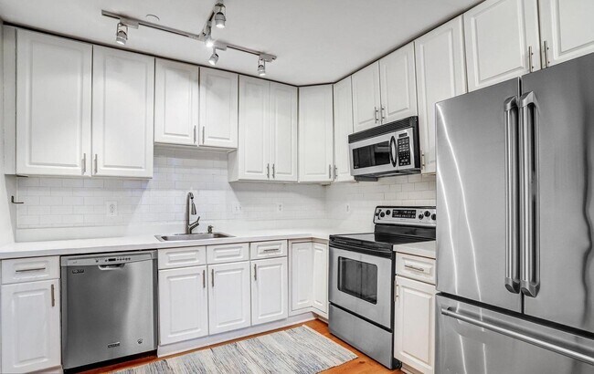 Building Photo - 1038 Lamont St NW
