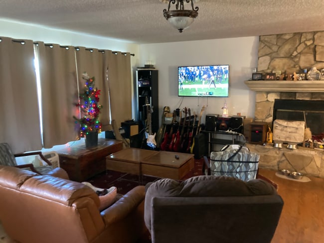 Foto del edificio - 8831 Debra Ave